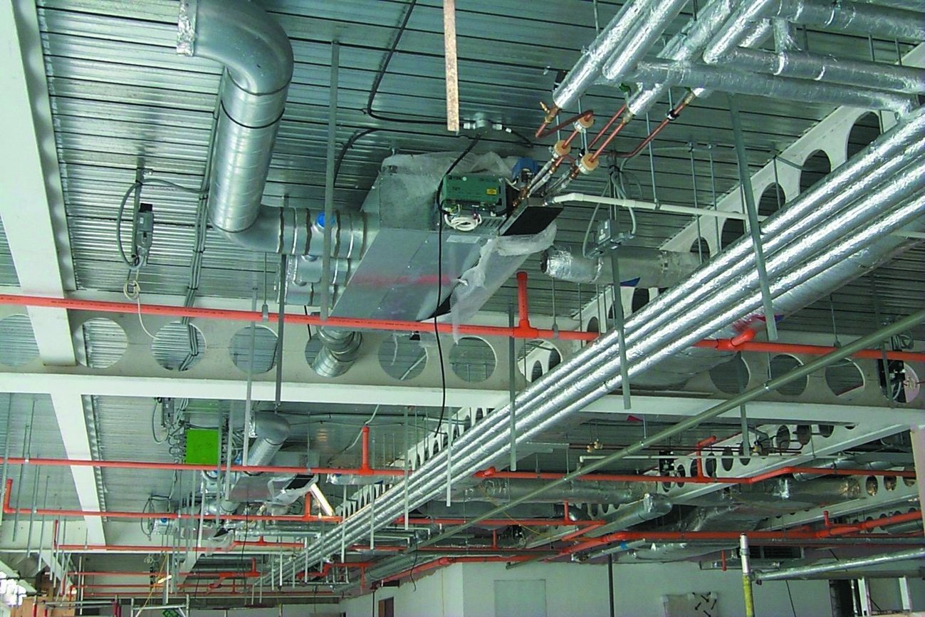 На примере оборудование системы воздушного отопления производственного здания